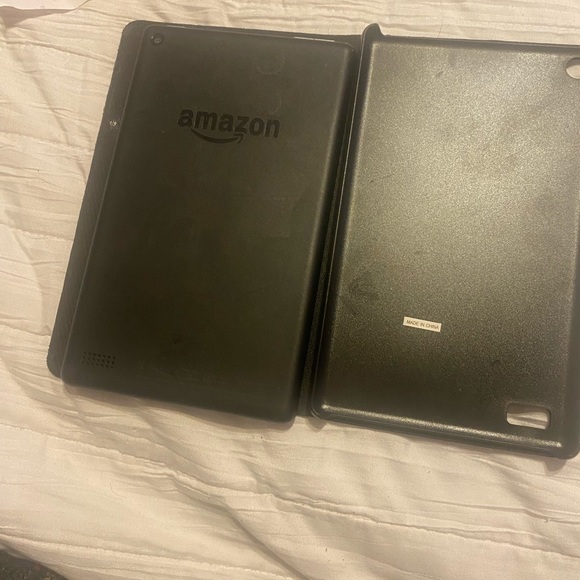 Amazon Kindle HD 7 w/ Case - Picture 1 of 4